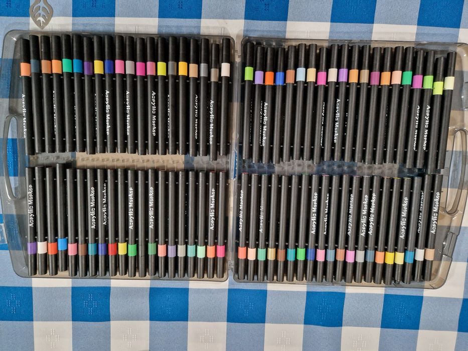 Canetas de pintura acrílica,  novas