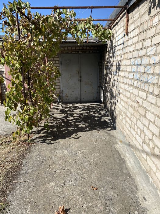 Гараж напротив дома Парковая 10