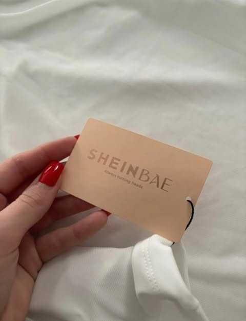 Vestido de cor branco