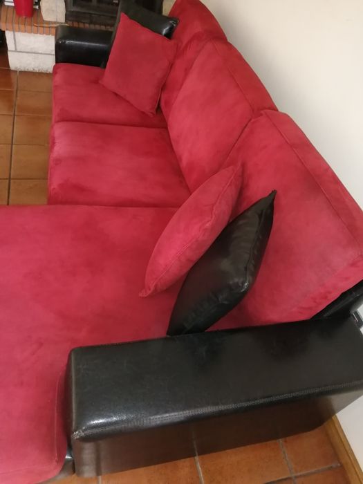 Sofá grande vermelho