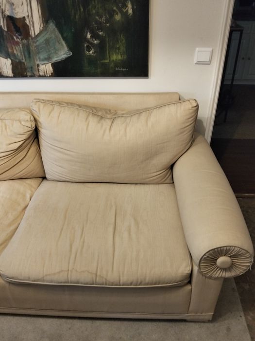 Sofá bege de 3 lugares