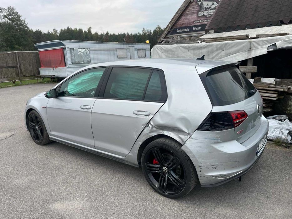 Volkswagen Golf VII GTI 2.0 TSI