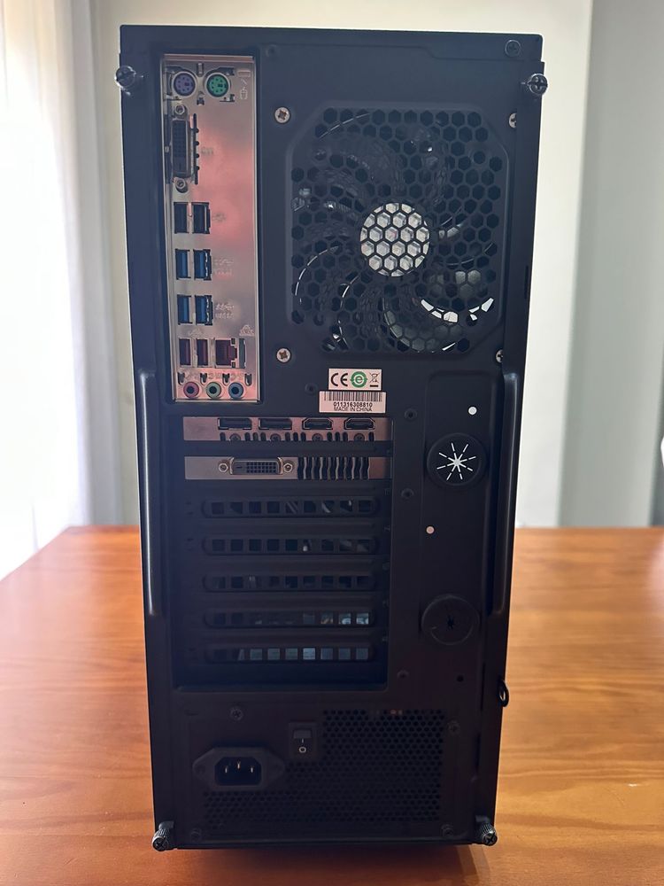 PC Gaming com Rato, Teclado e Bungee