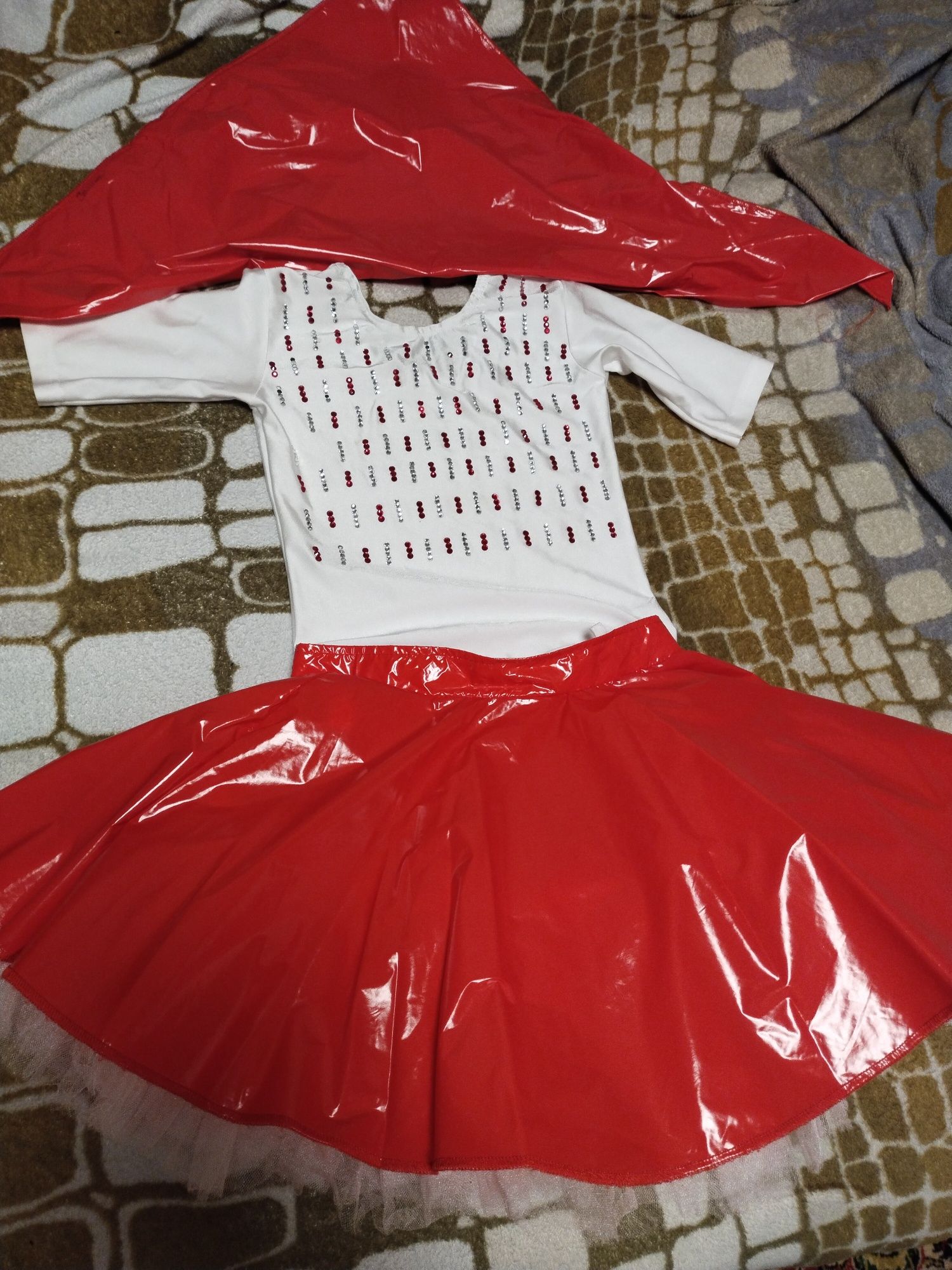 Костюм святковий юбка, боди, косинка 6-8 років