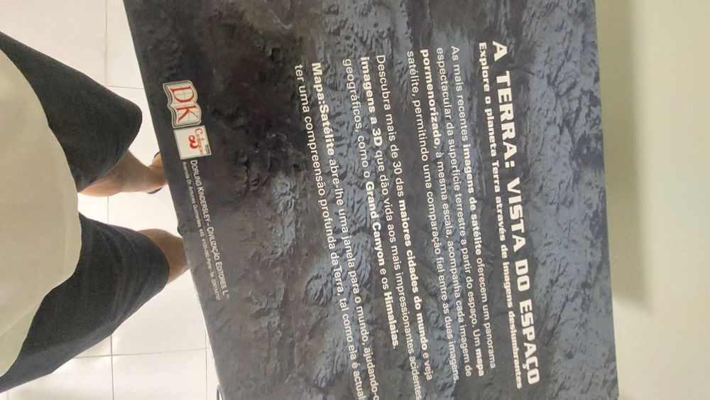 Livro ilustrado Planetary Visions "Mapa: Satélite"