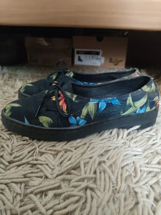 Niskie martensy, Dr. Martens, egzotyczne kwiaty, rozmiar 40, jak nowe