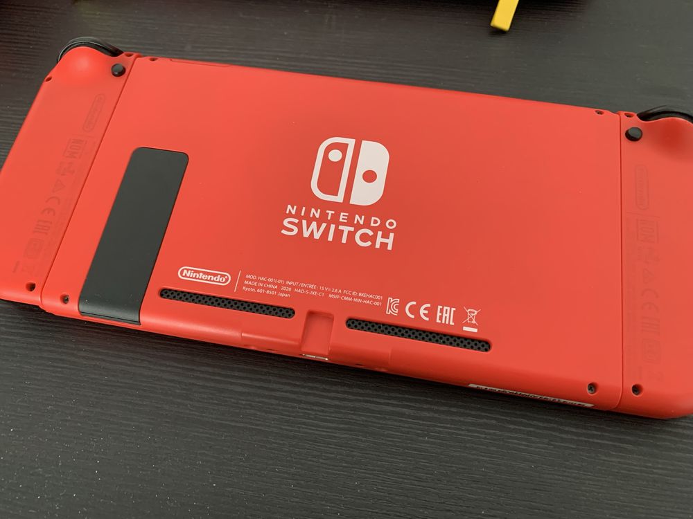 Nintendo Switch V2 Mario Edition w bardzo dobtym stanie
