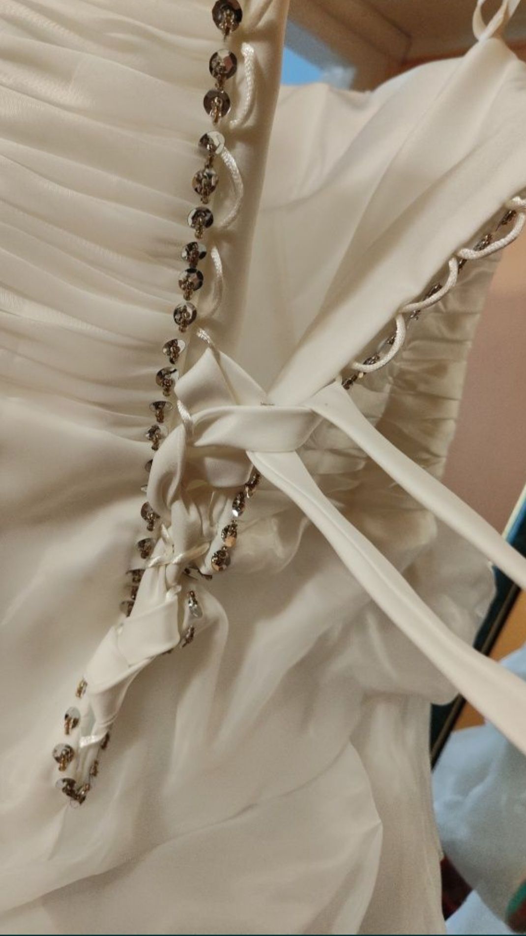 Suknia ślubna dłuższy tył