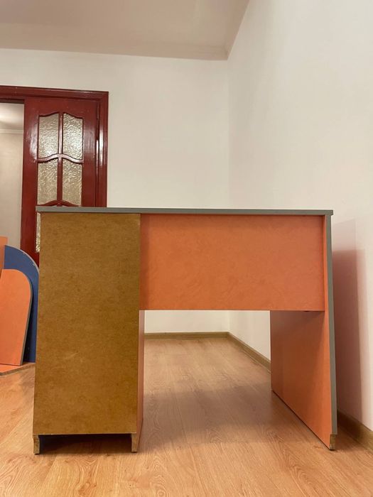 Віддаю стіл і поличку, самовивіз, місто Івано-Франківськ