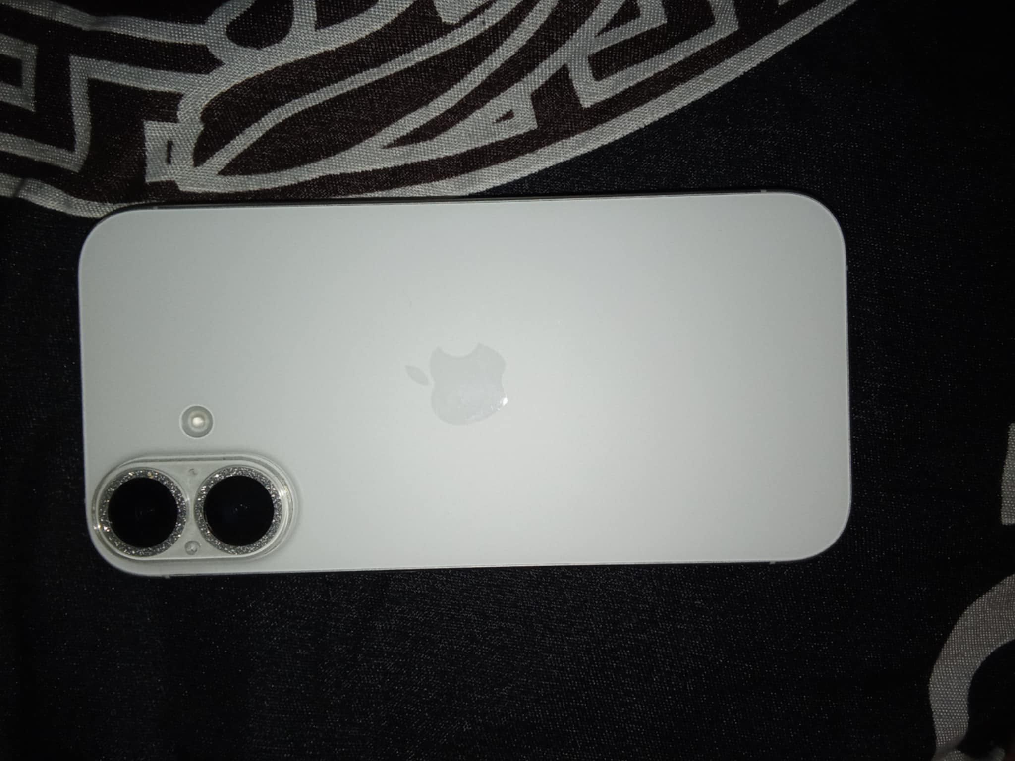 iPhone 16 biały stan idealny