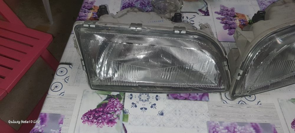 Vendo dois farois para volvo v40 de 1997