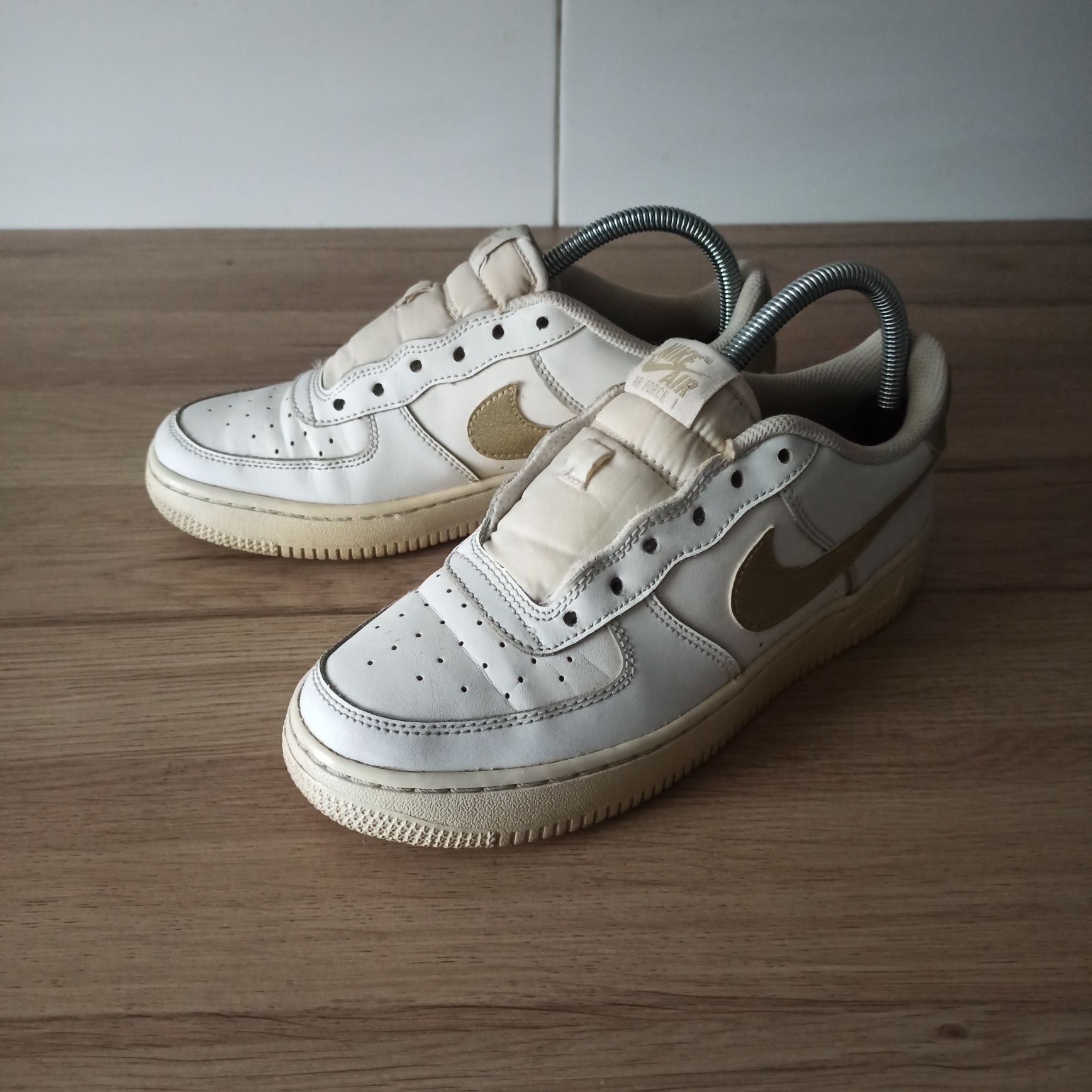 Sneakersy damskie Nike Air Force 1GS  rozmiar 37  biały złot