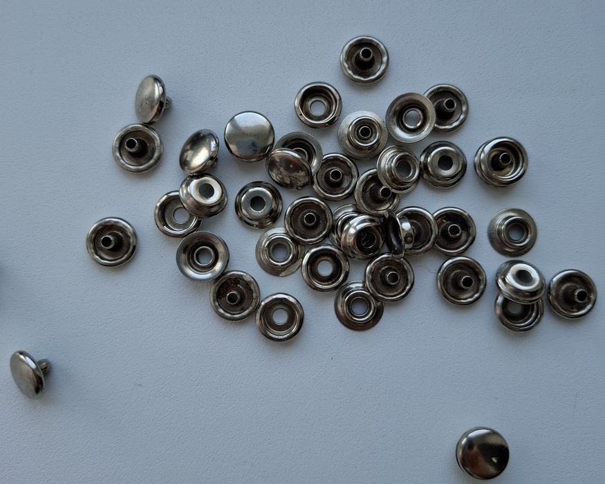 Кнопки для одежды.