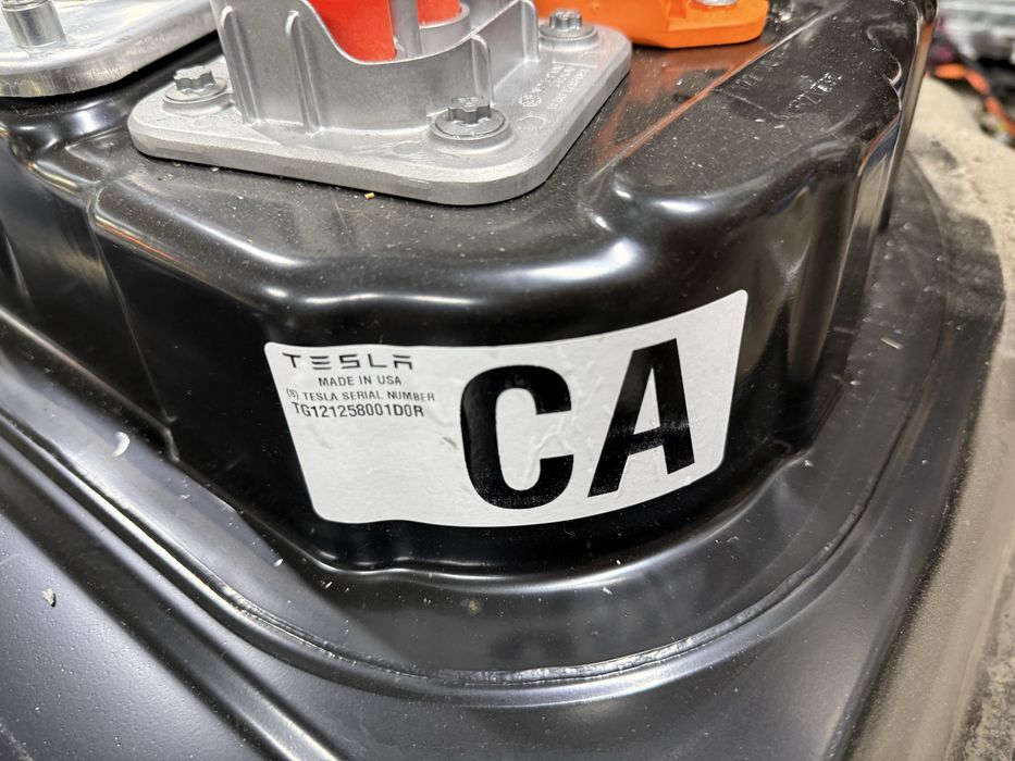 Продам батарею Tesla 82kw