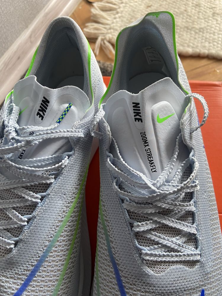 Топові бігові кросівки nike zoomx streakfly