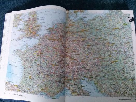 Nowy Atlas Świata GEOCENTER PWN