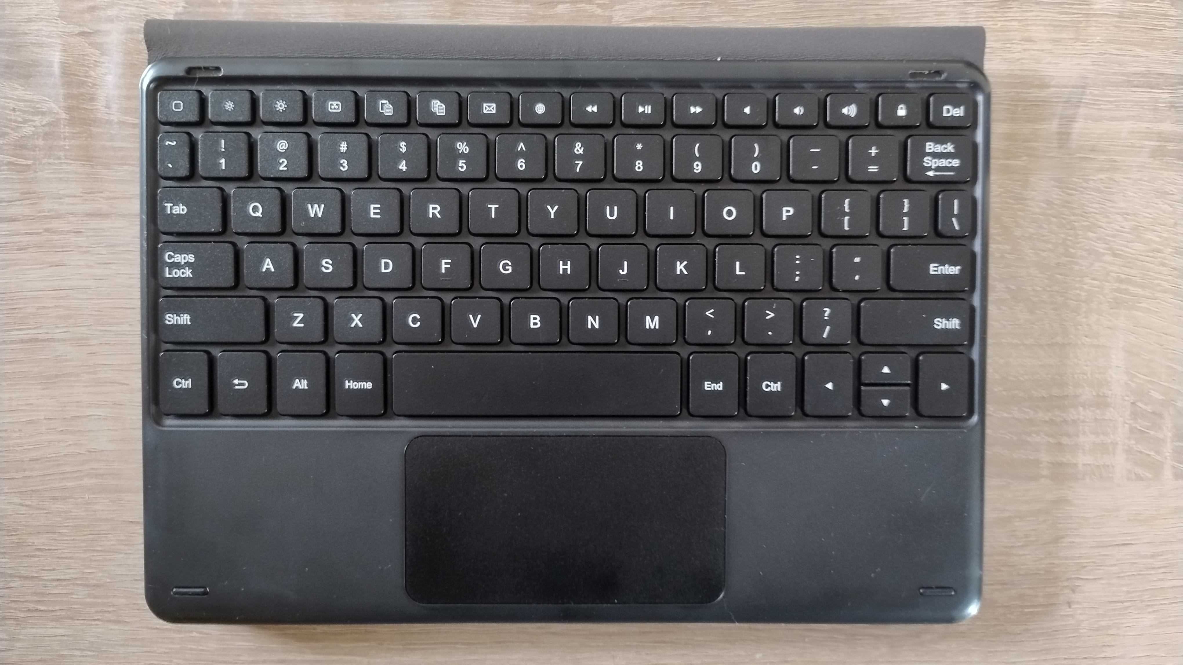 Tablet LNMBBS Blackview Tab 11 jak nowy, z etui i padniętą klawiaturą