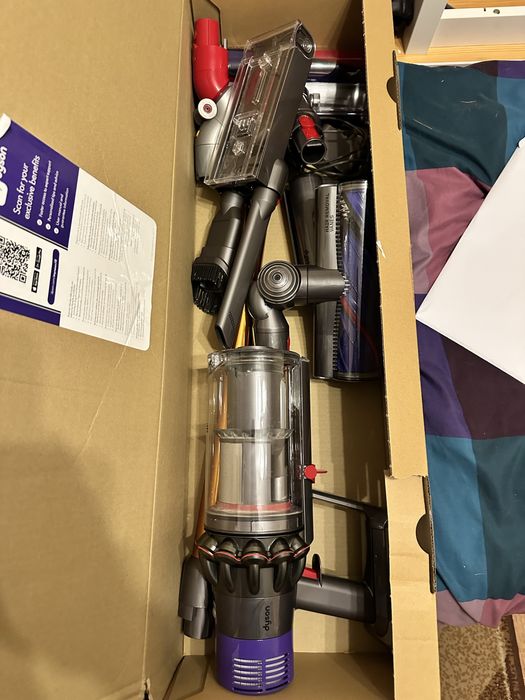 Dyson v10 absolute