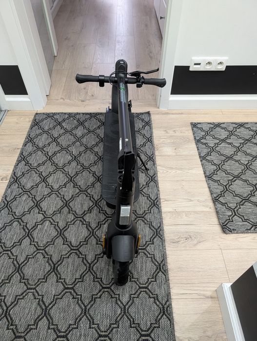 Hulajnoga Elektryczna Acer Electric Scooter 5 black