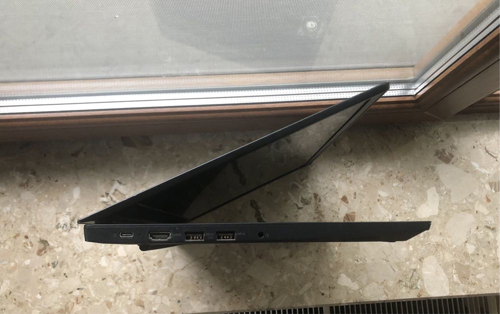 Ноутбук Lenovo ThinkPad E595 Ryzen 7 3700u 8gb Ram 256gb m2 15.6”
