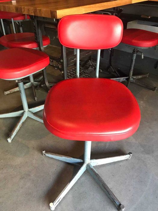 стільці металеві промисловий дизайн вінтаж