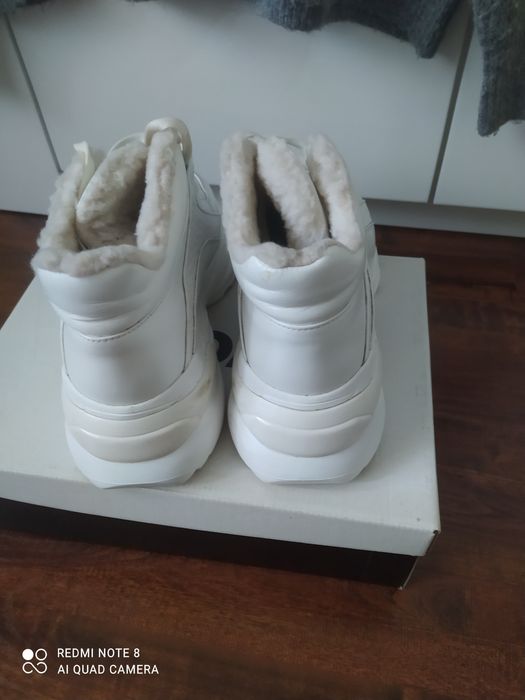 Жіночі шкіряні кросівки