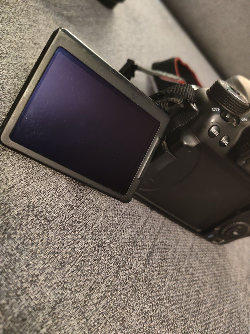 Aparat Canon 70D + Canon 50mm 1.8 + Sigma 10-20mm + trzy baterie