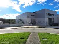 Escritório novo, situado na zona industrial de Alfena.