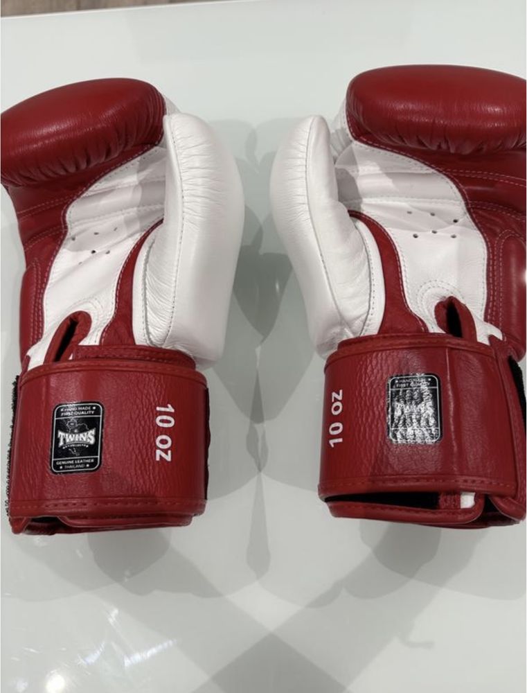 Боксерские перчатки Twins Special 10 oz