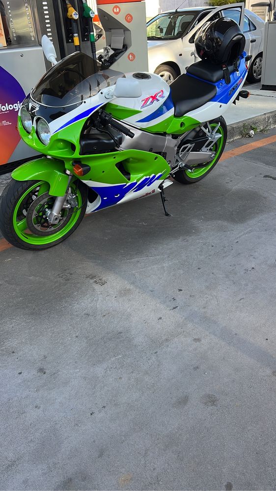 Kawasaki 750 cc ZXR