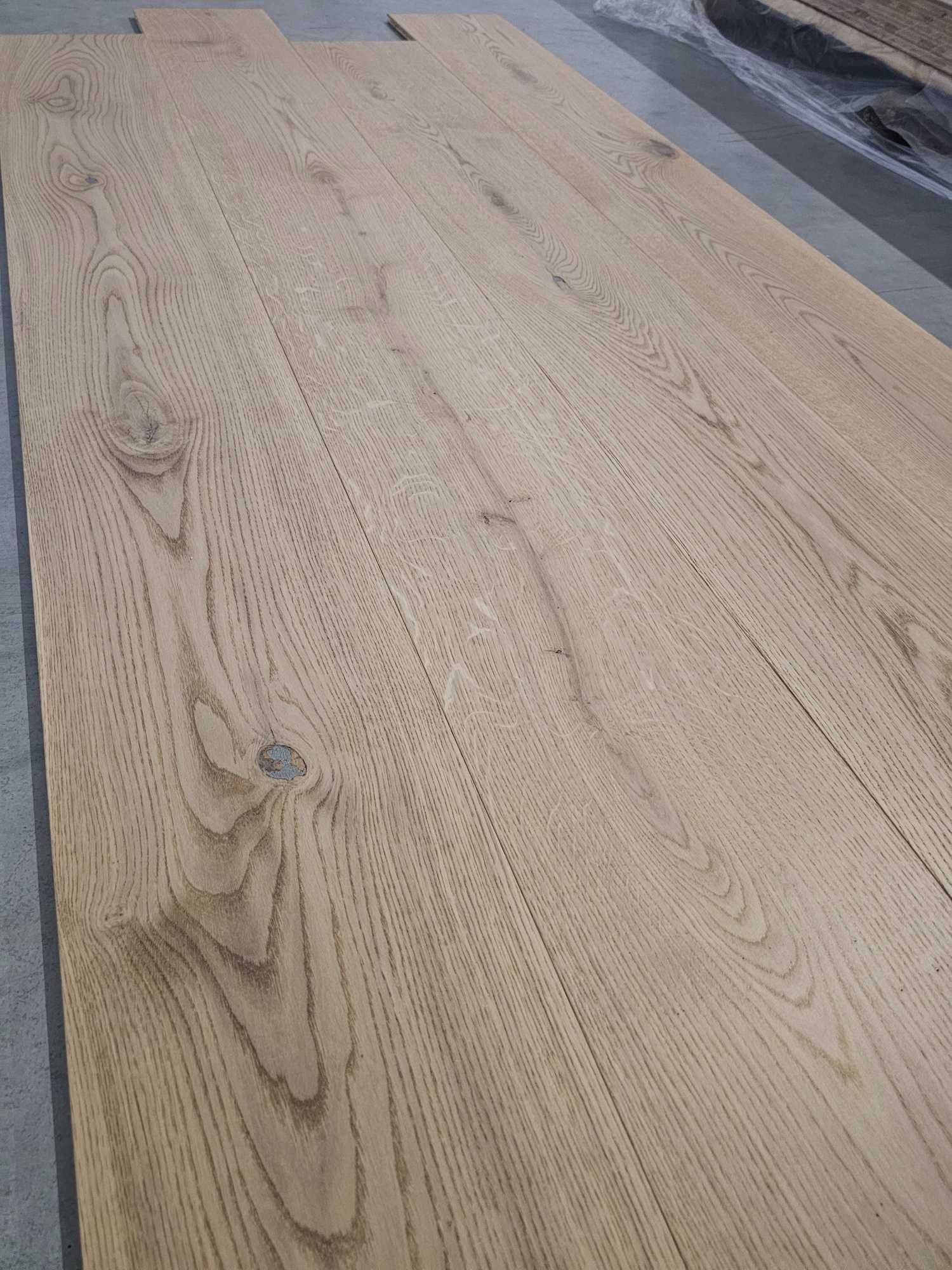 Deska dąb olej efekt surowego drewna faza szczotka 15x250x2200 (39 m2)