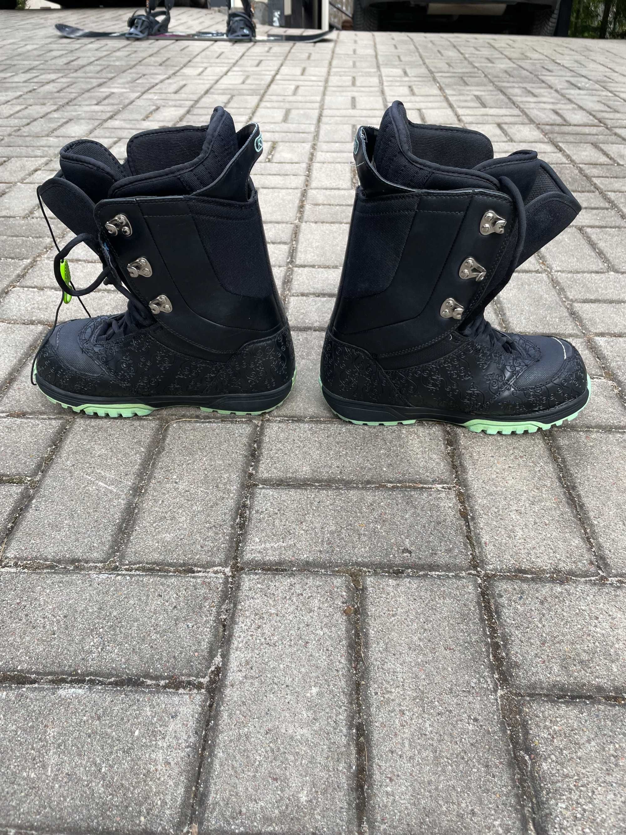 Deska snowboardowa BURTON 148 komplet (wiązania Burton + buty Scribe)