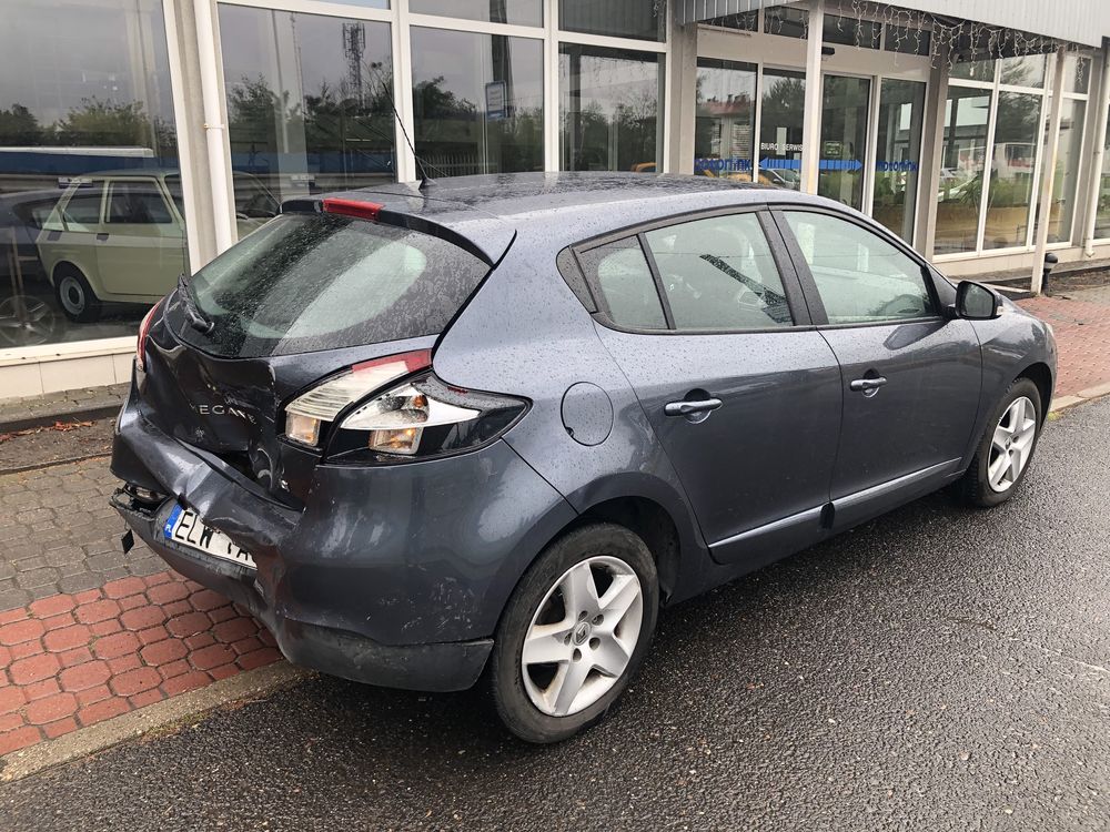 Renault Megane lekko uszkodzony; Ładna wersja