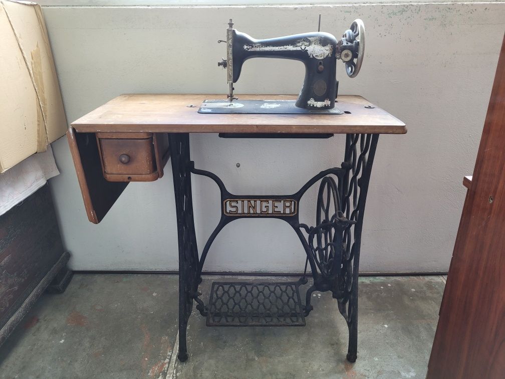 Máquina de Costura Singer