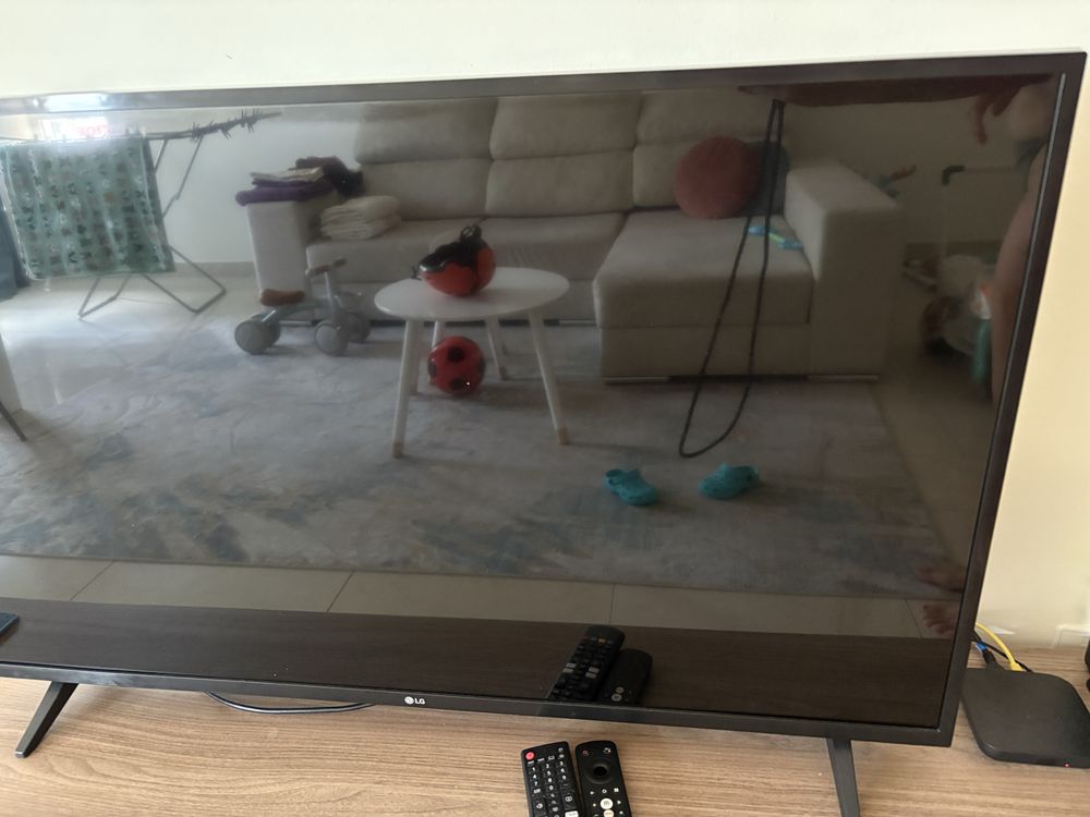 Televisao LG praticamente nova