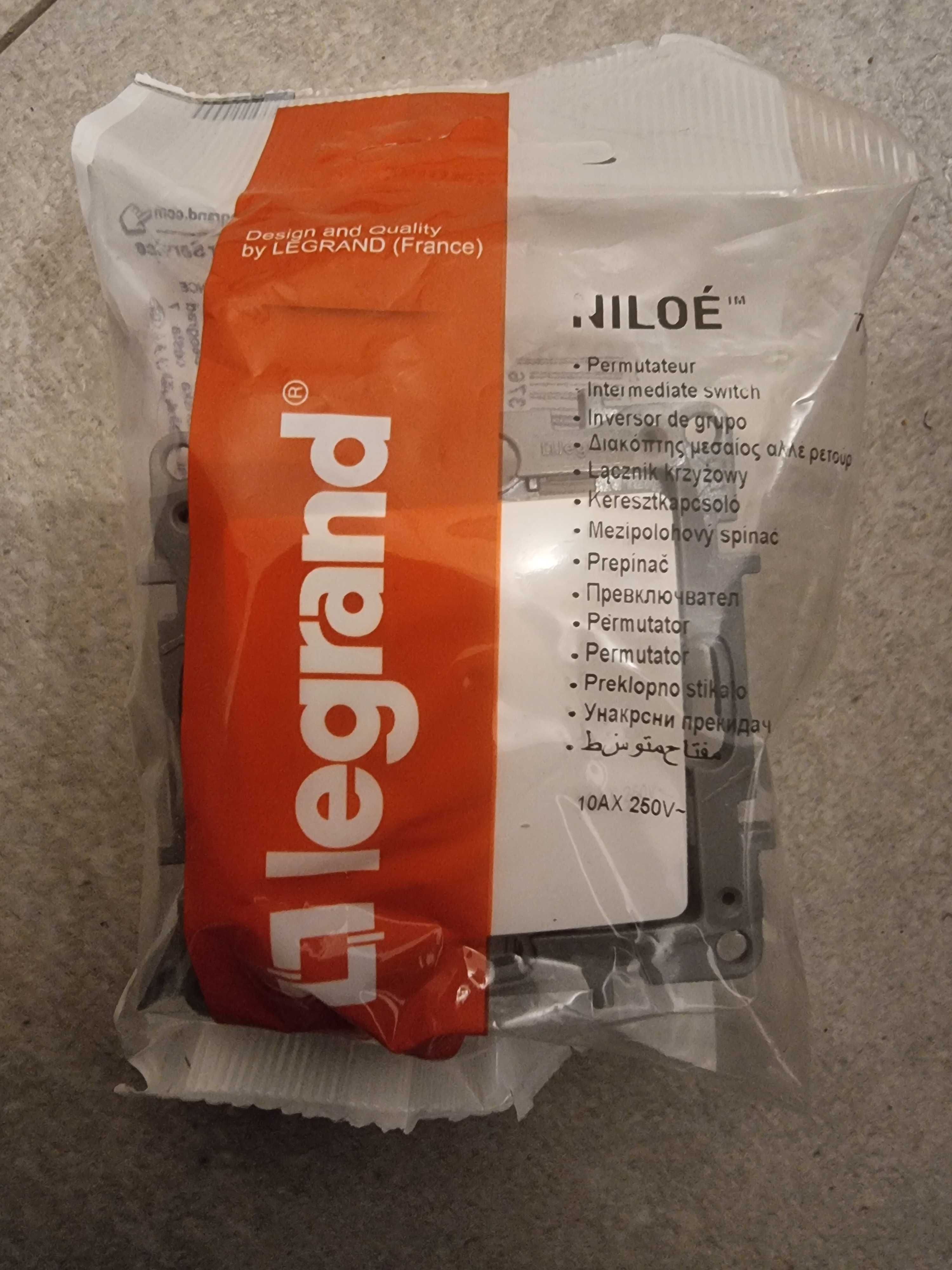 Legrand NILOE Łącznik krzyżowy pojedynczy do ramki biały 764504