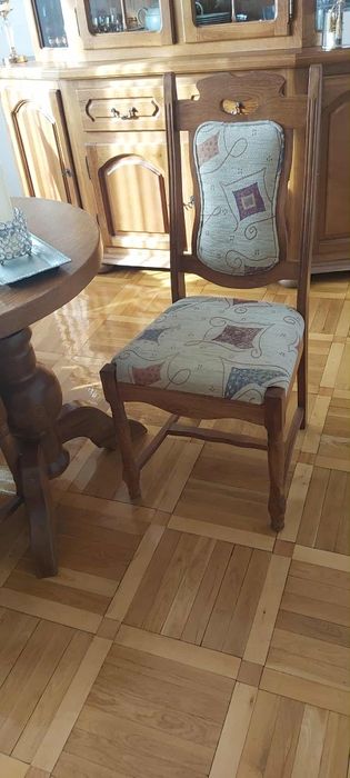 Meble dębowe, witryna- kredens, stół z krzesłami, ława i zegar stojący