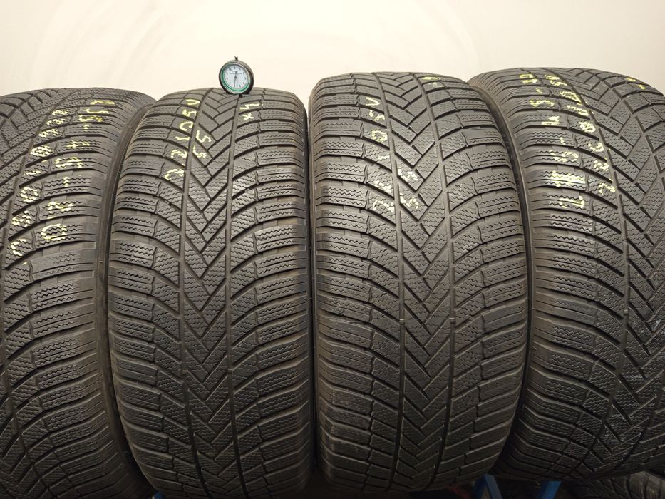 255/45R20 Bridgestone Blizak Lm 005