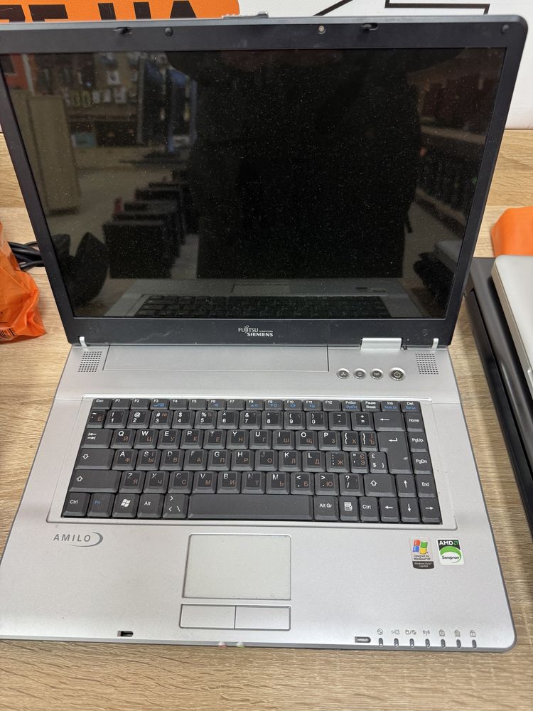 Fujitsu-Siemens Amilo A1655G