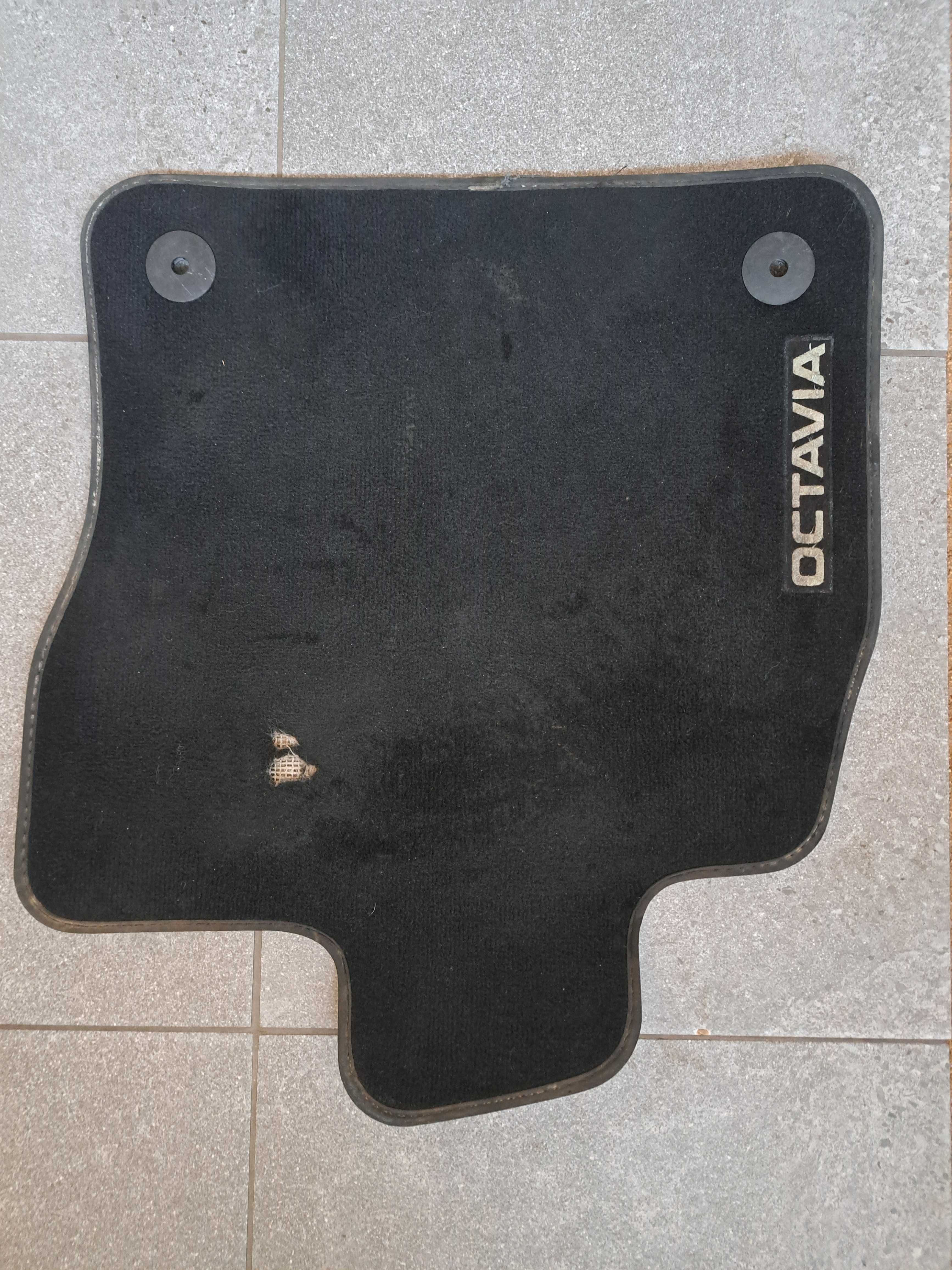 Orginalne dywaniki welurowe Skoda Octavia III 2020