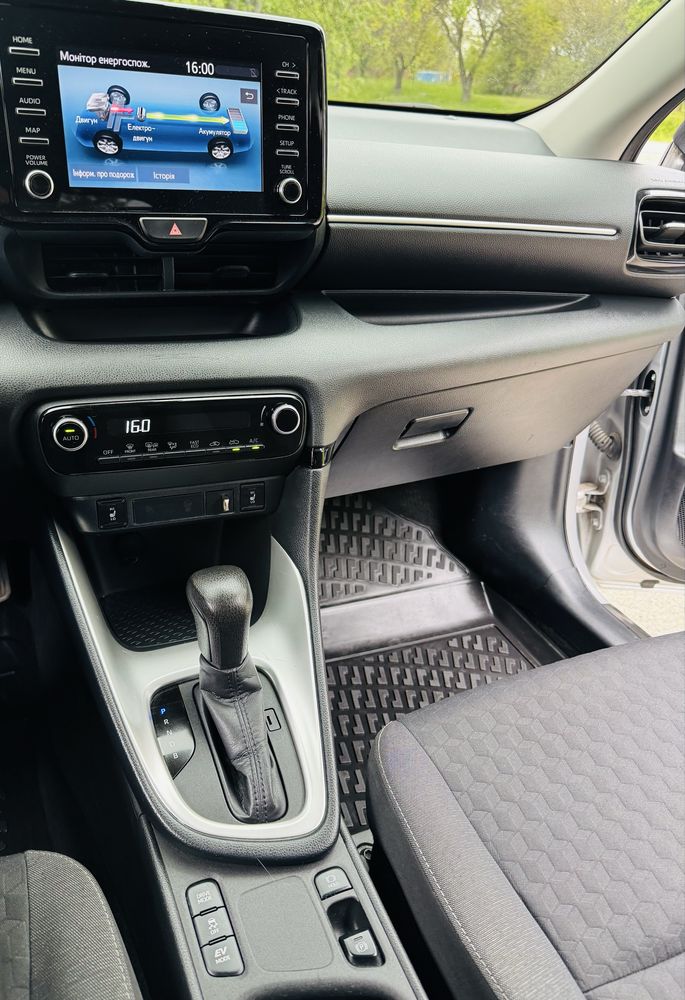 Toyota Yaris 1.5 Hybrid e-CVT Style 2023 рік Official