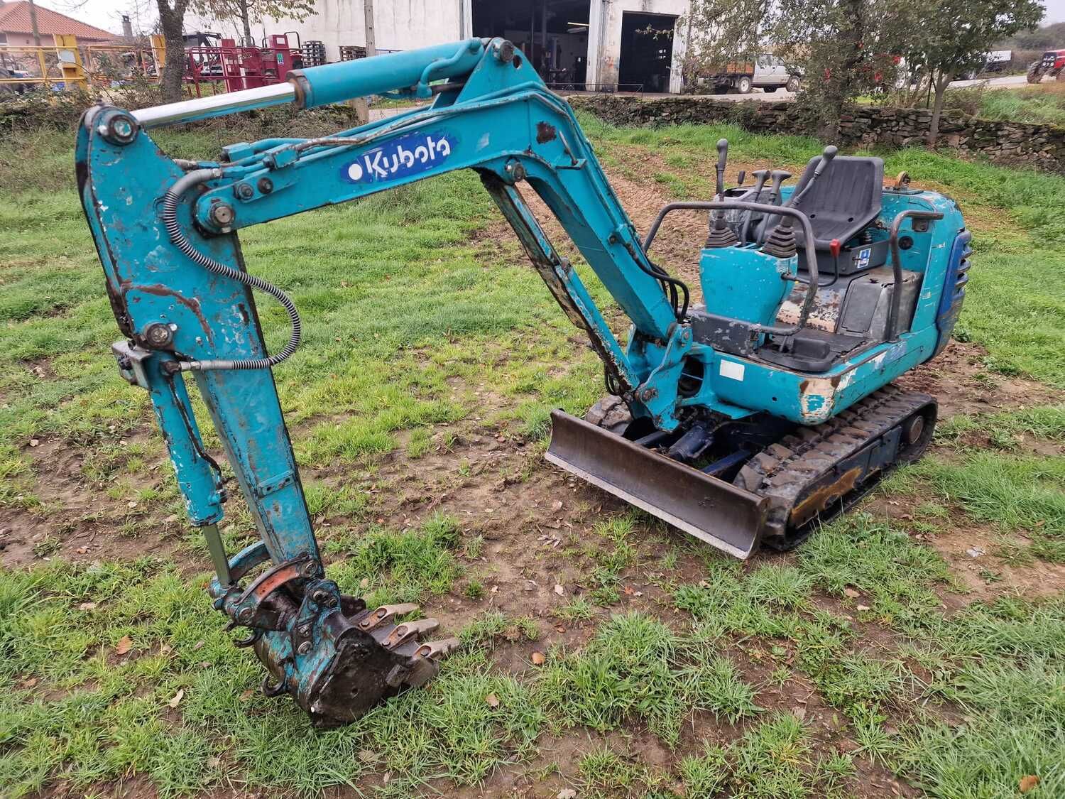 Mini Giratória / Escavadora Kubota K-015 - 1,5Toneladas