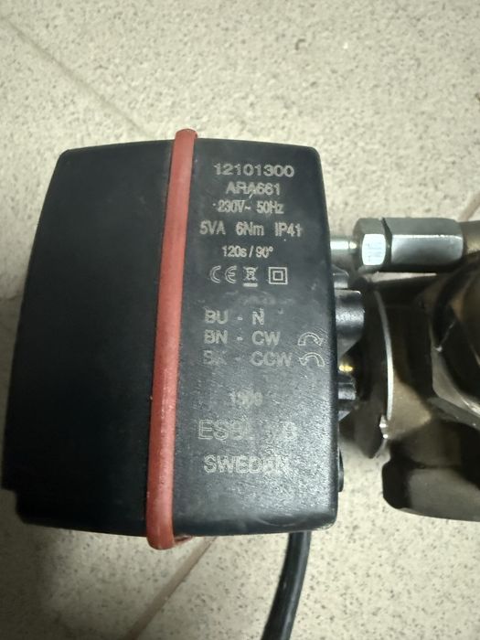 Siłownik ESBE ARA661 wraz z zaworem trójdrogowym 1 cal