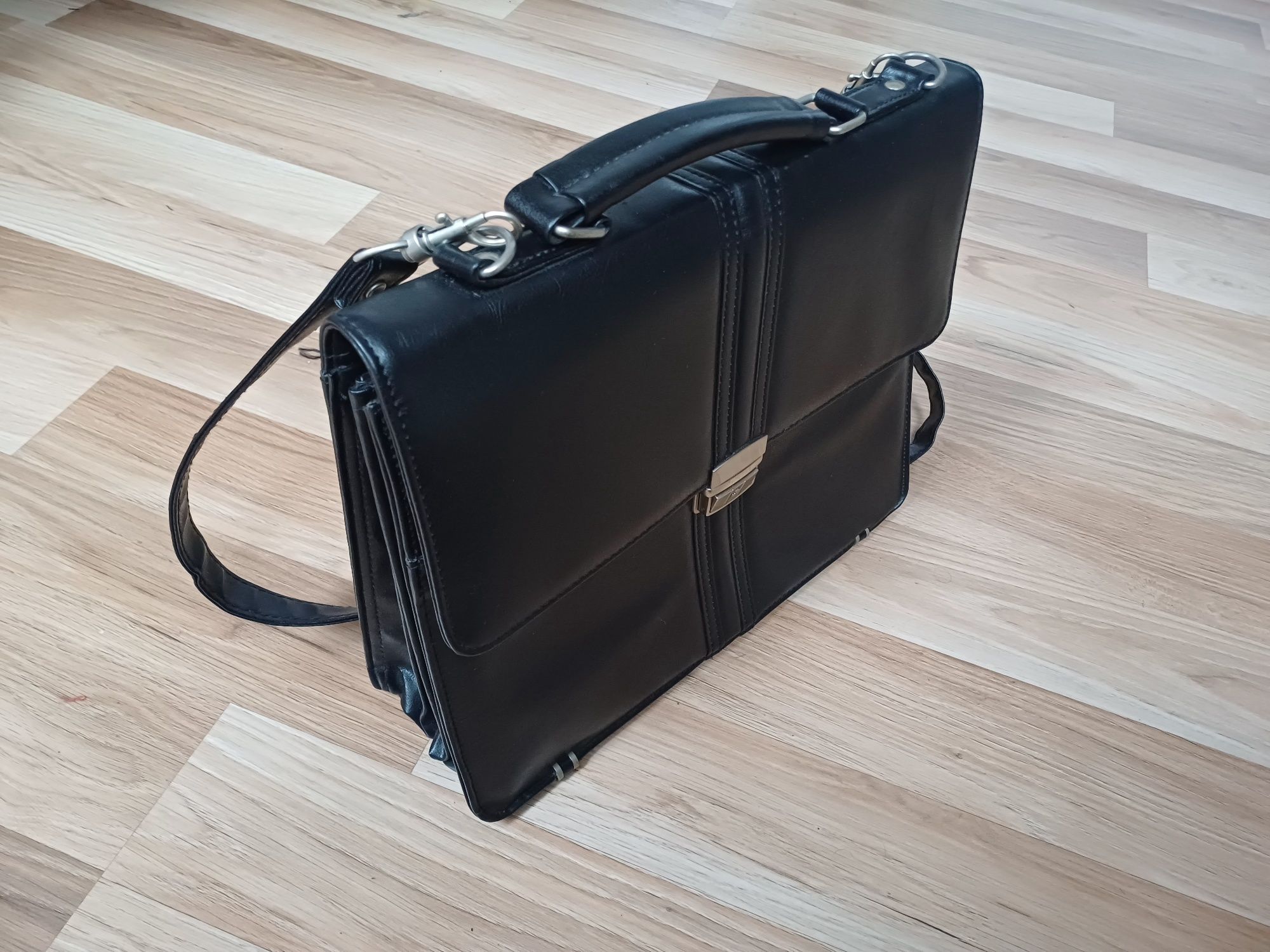 Teczka aktówka na laptopa z kluczykiem