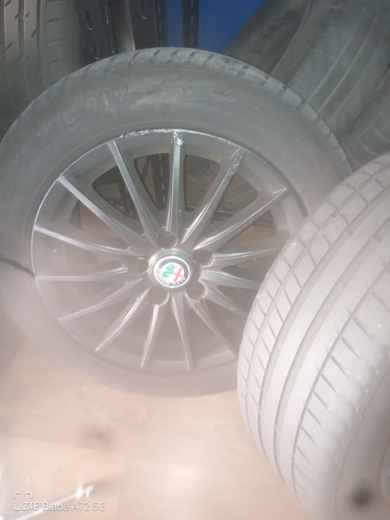 Vendo 4 Jantes pretas  originais Alfa Romeo com os 4 pneus em muito bo