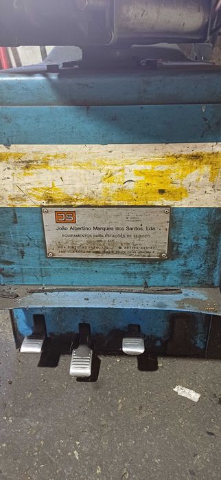 Máquina de montar/desmontar pneus ligueiros - Bom Estado