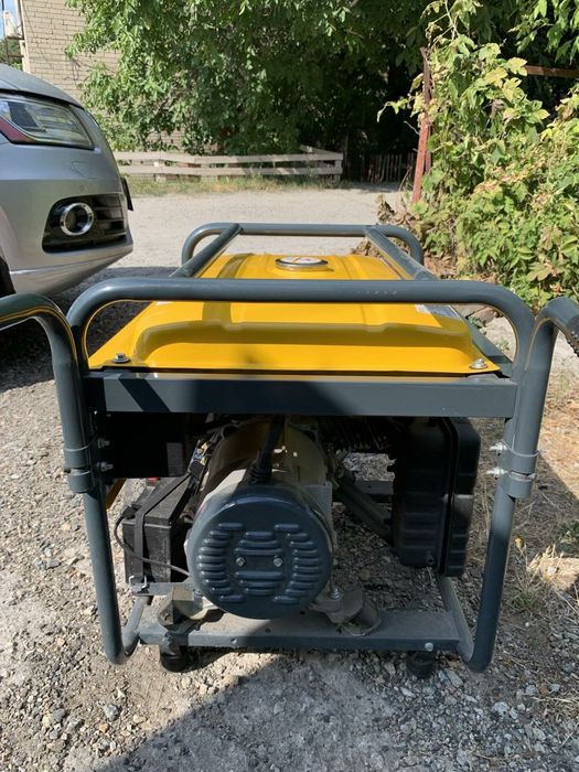 Генератор 6,5квт. бензиновий  гібридний запуск