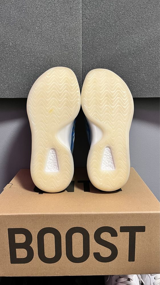 Yeezy QNTM NOWE 42 2/3
