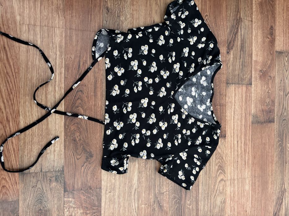 Wiązany crop top