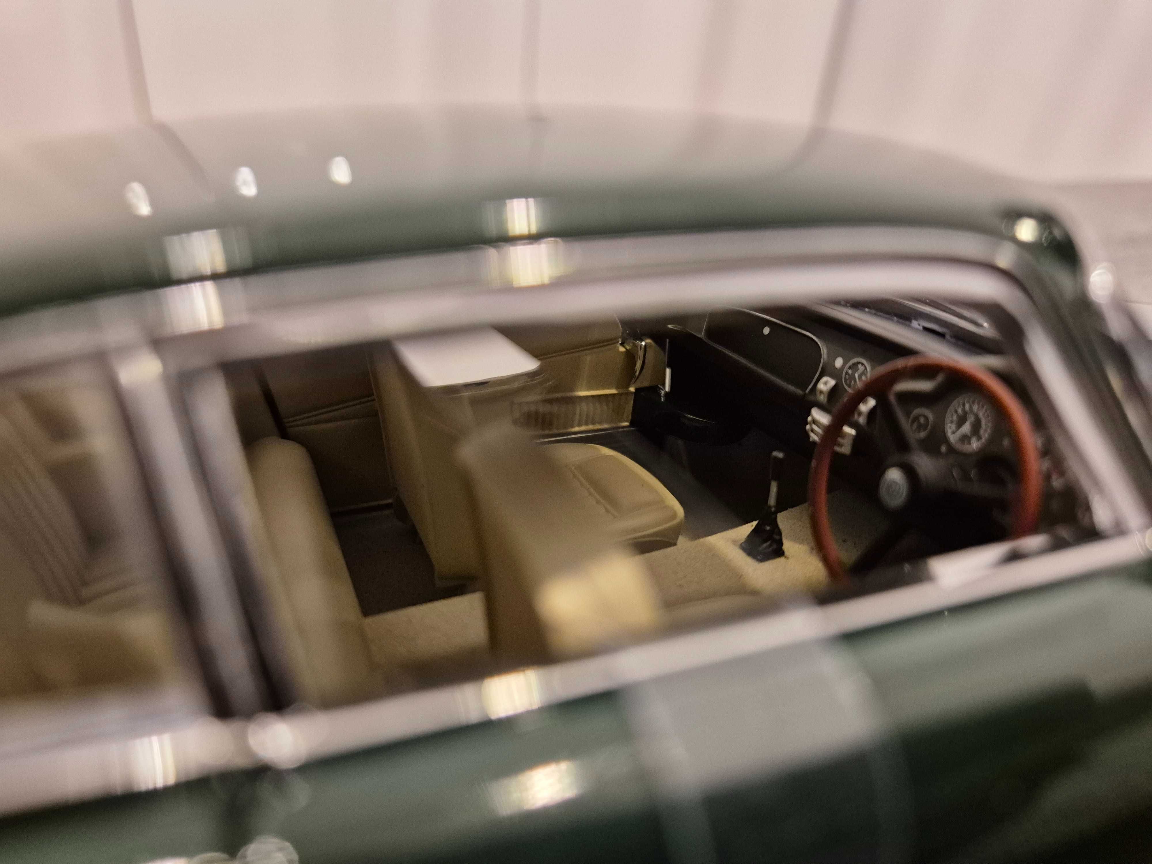 Aston Martin DB5 1:18 AUTOart nowy